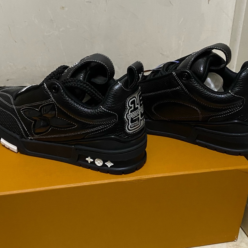 Louis Vuitton Black Sneakers Sporty Design - Picture 4 of 8